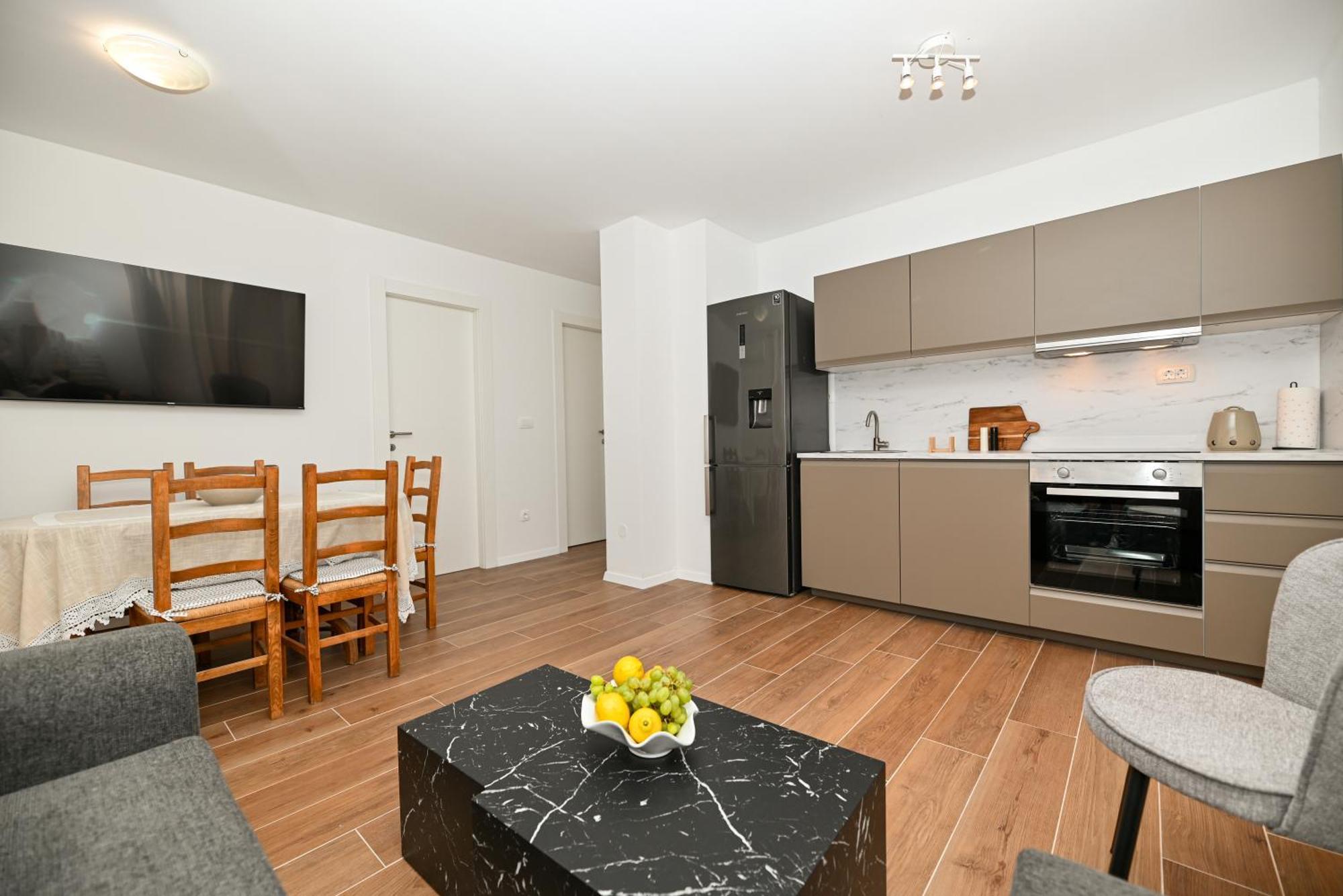 Downtown Apartments Maar Trogir Bagian luar foto