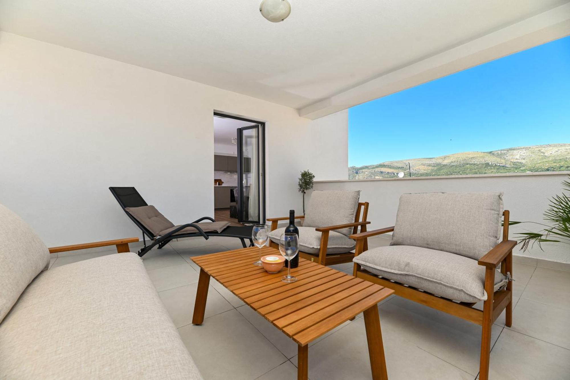 Downtown Apartments Maar Trogir Bagian luar foto