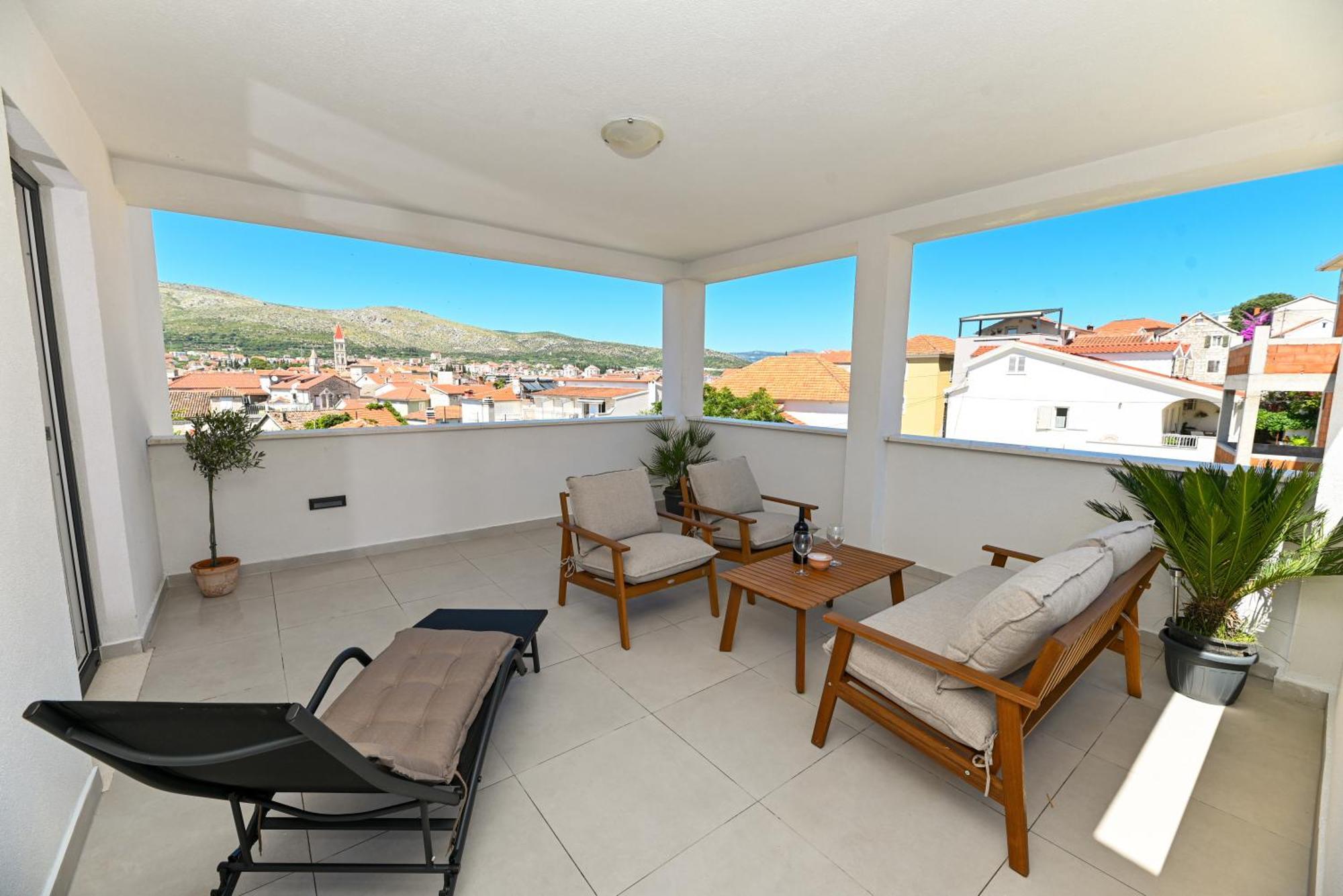 Downtown Apartments Maar Trogir Bagian luar foto