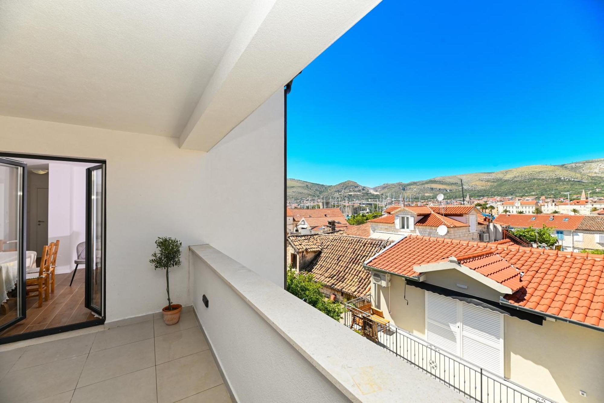 Downtown Apartments Maar Trogir Bagian luar foto