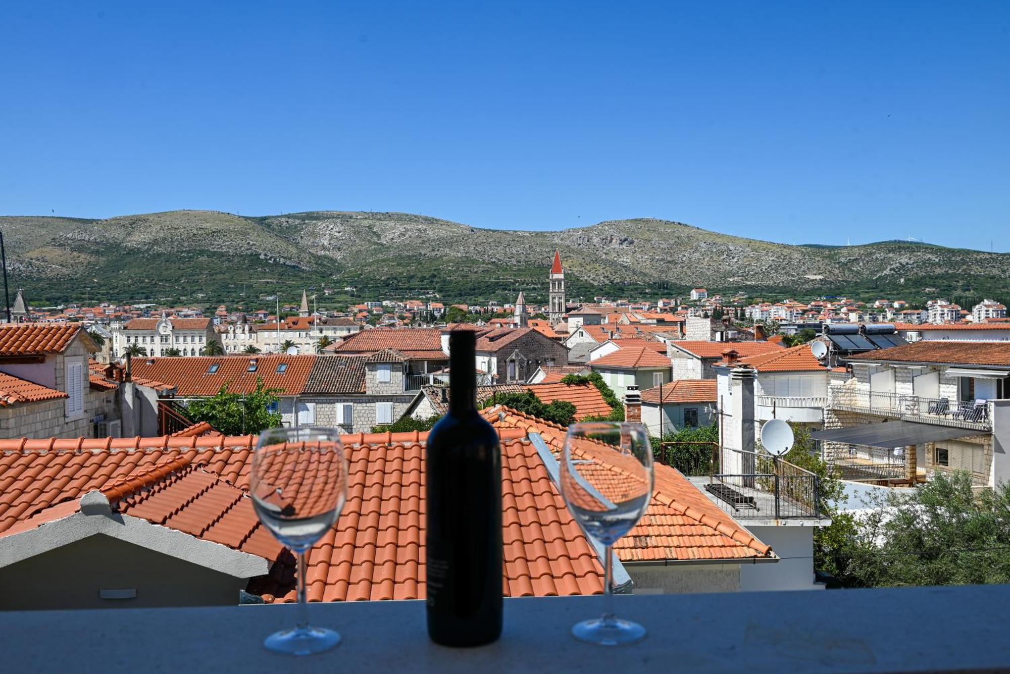 Downtown Apartments Maar Trogir Bagian luar foto