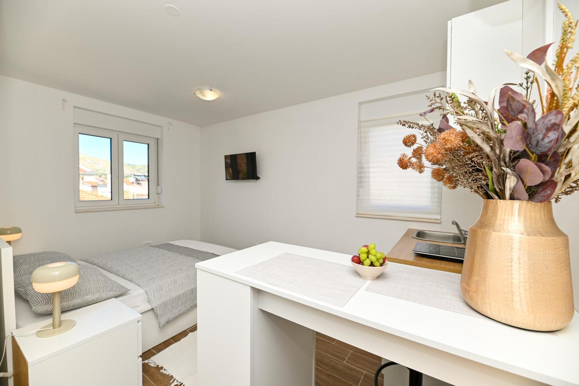 Downtown Apartments Maar Trogir Bagian luar foto