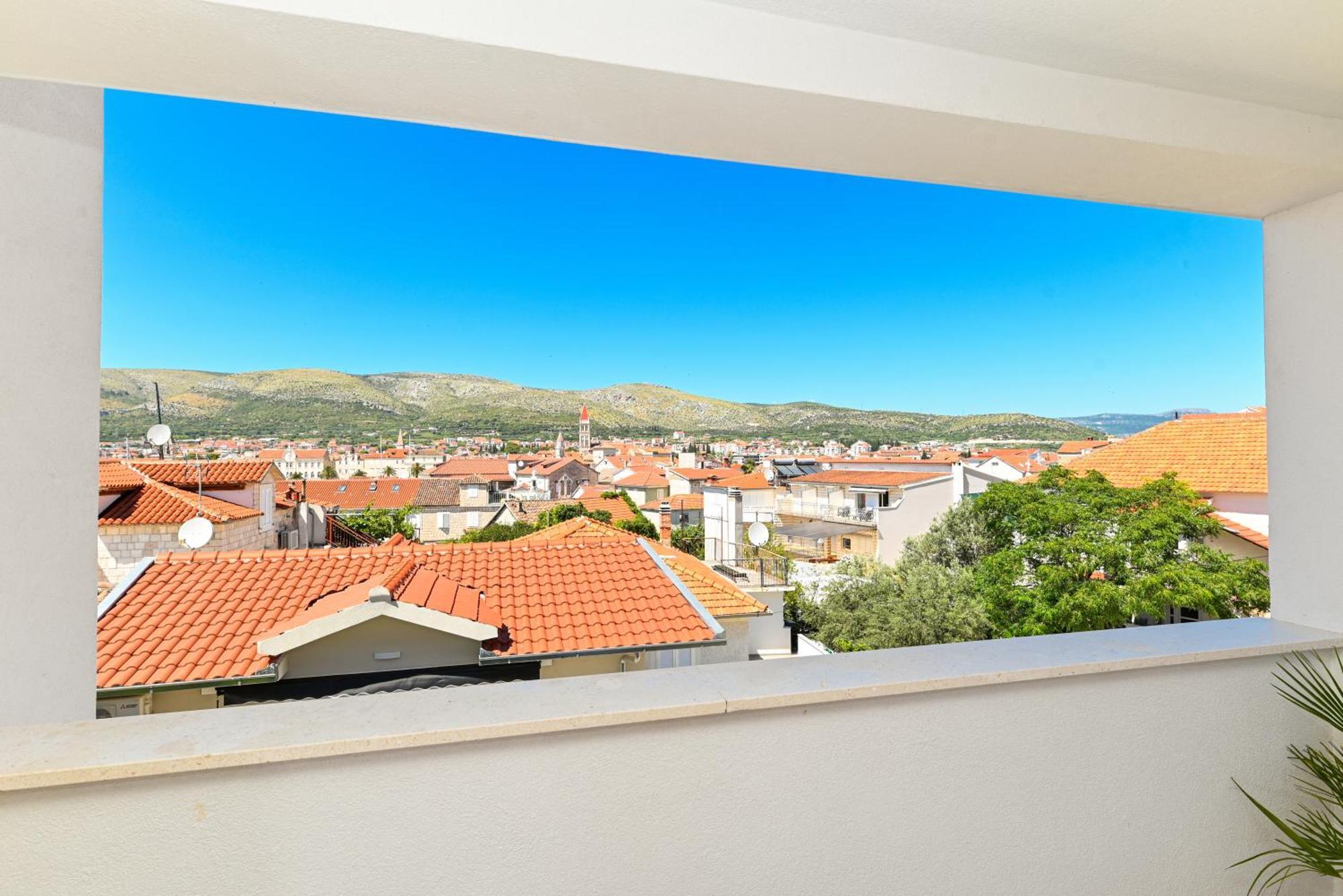 Downtown Apartments Maar Trogir Bagian luar foto