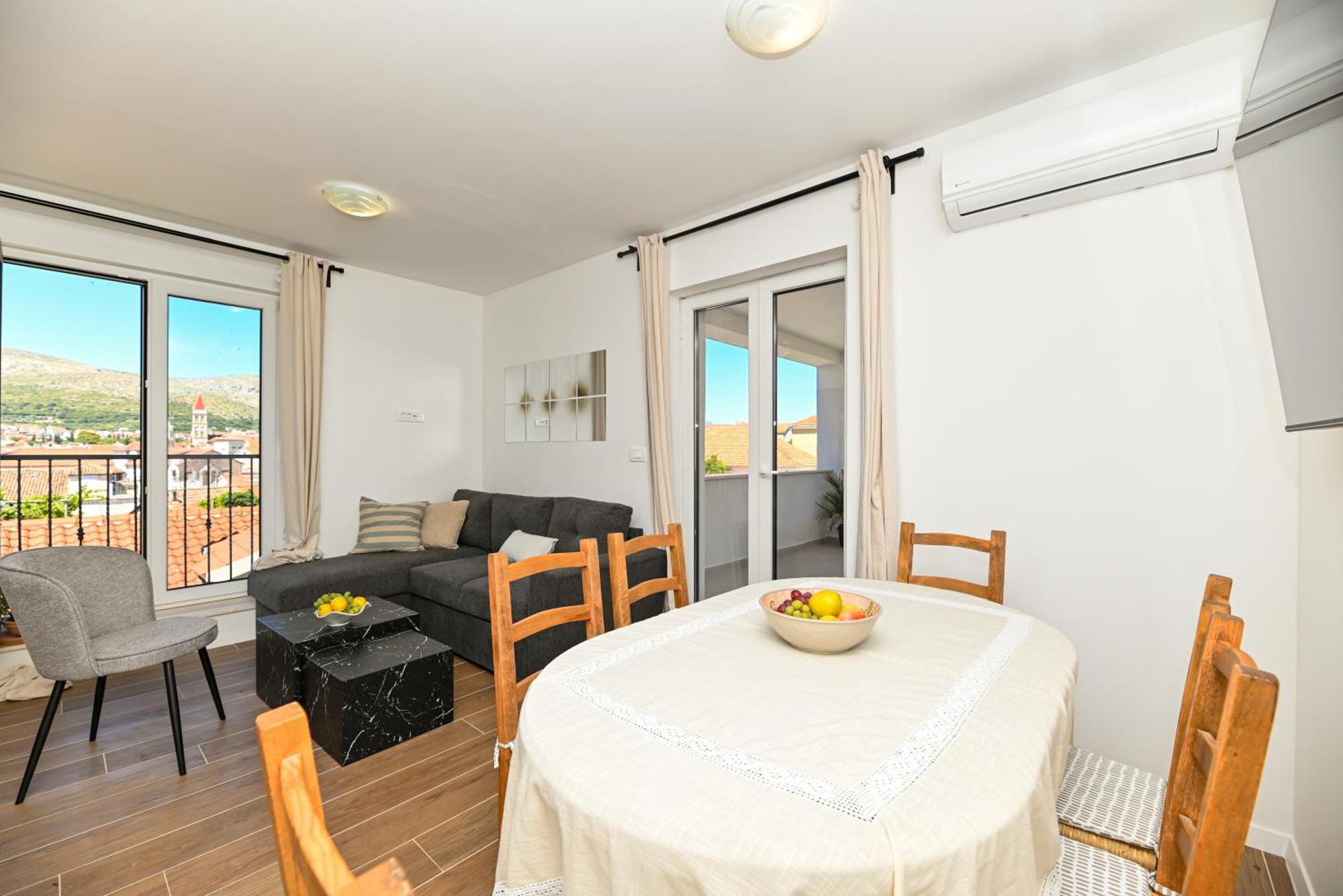 Downtown Apartments Maar Trogir Bagian luar foto