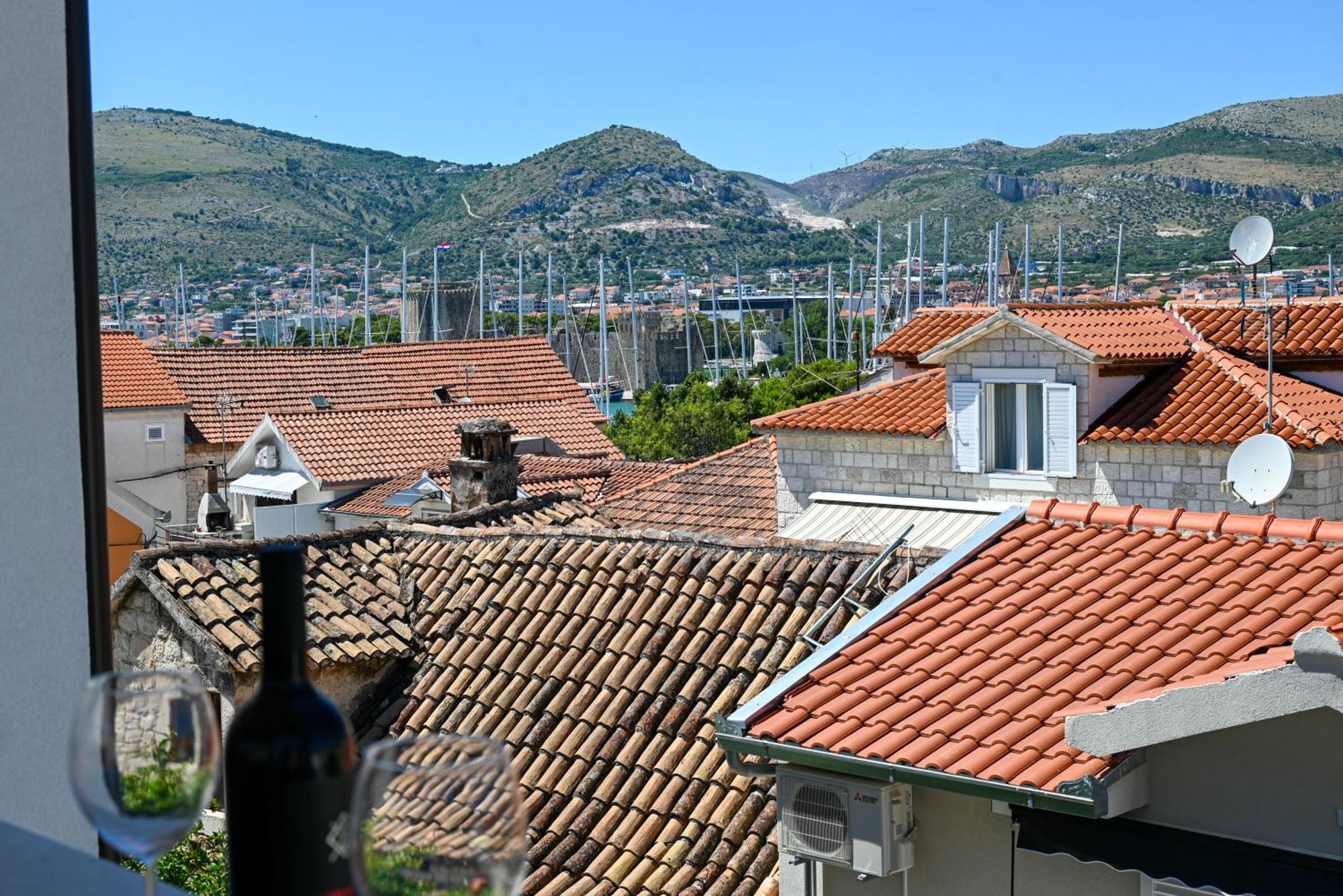 Downtown Apartments Maar Trogir Bagian luar foto