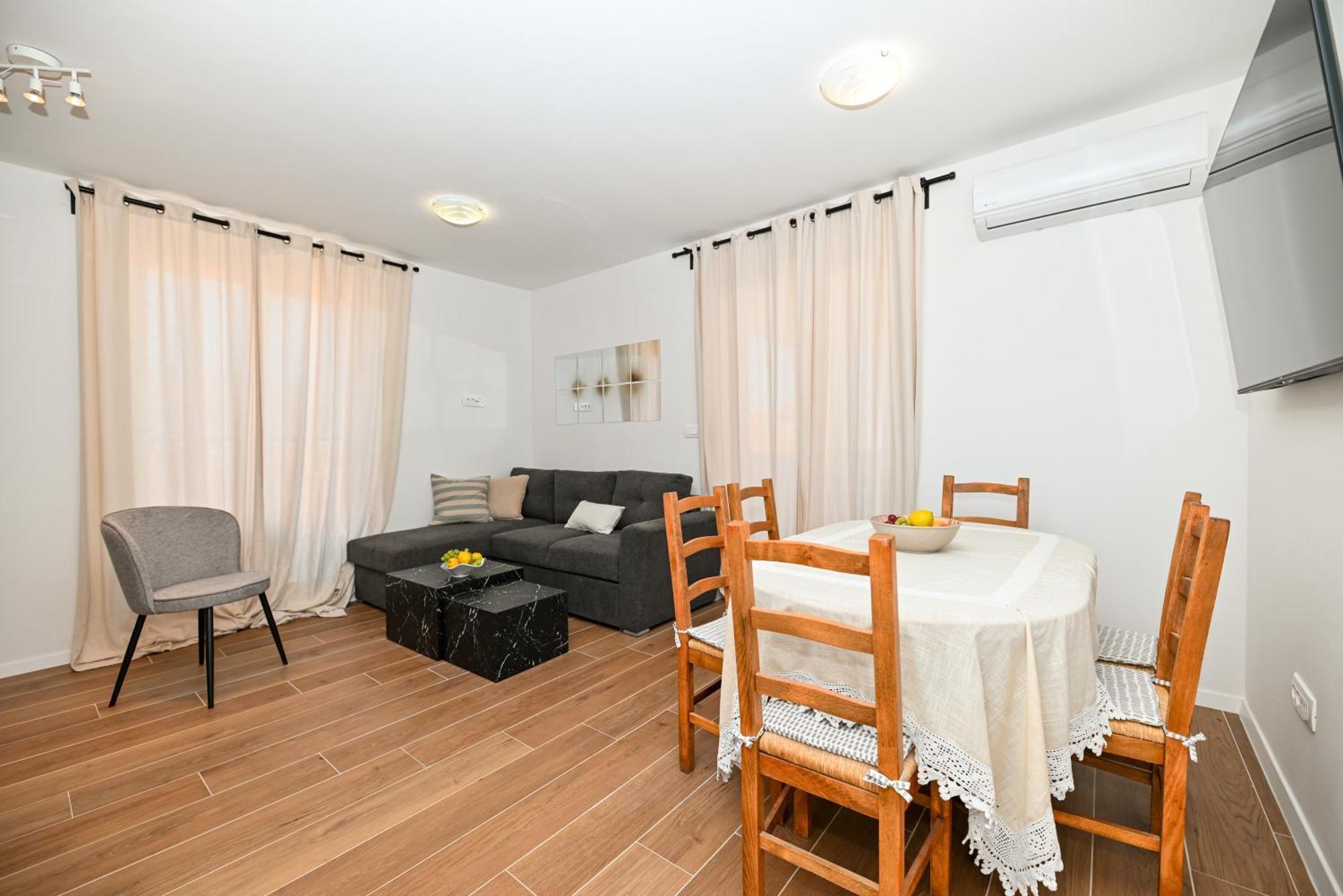 Downtown Apartments Maar Trogir Bagian luar foto