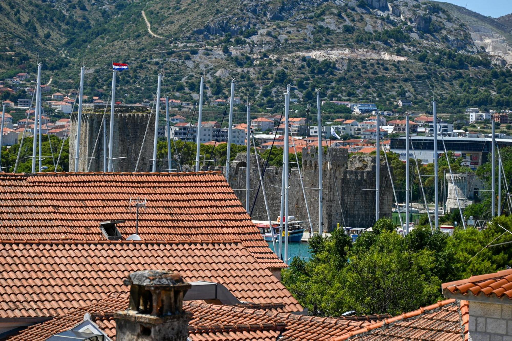 Downtown Apartments Maar Trogir Bagian luar foto