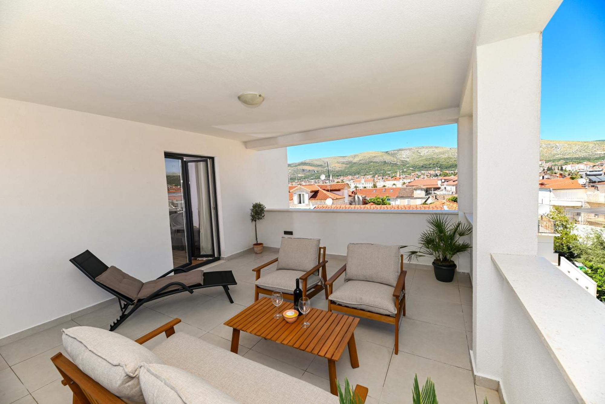 Downtown Apartments Maar Trogir Bagian luar foto
