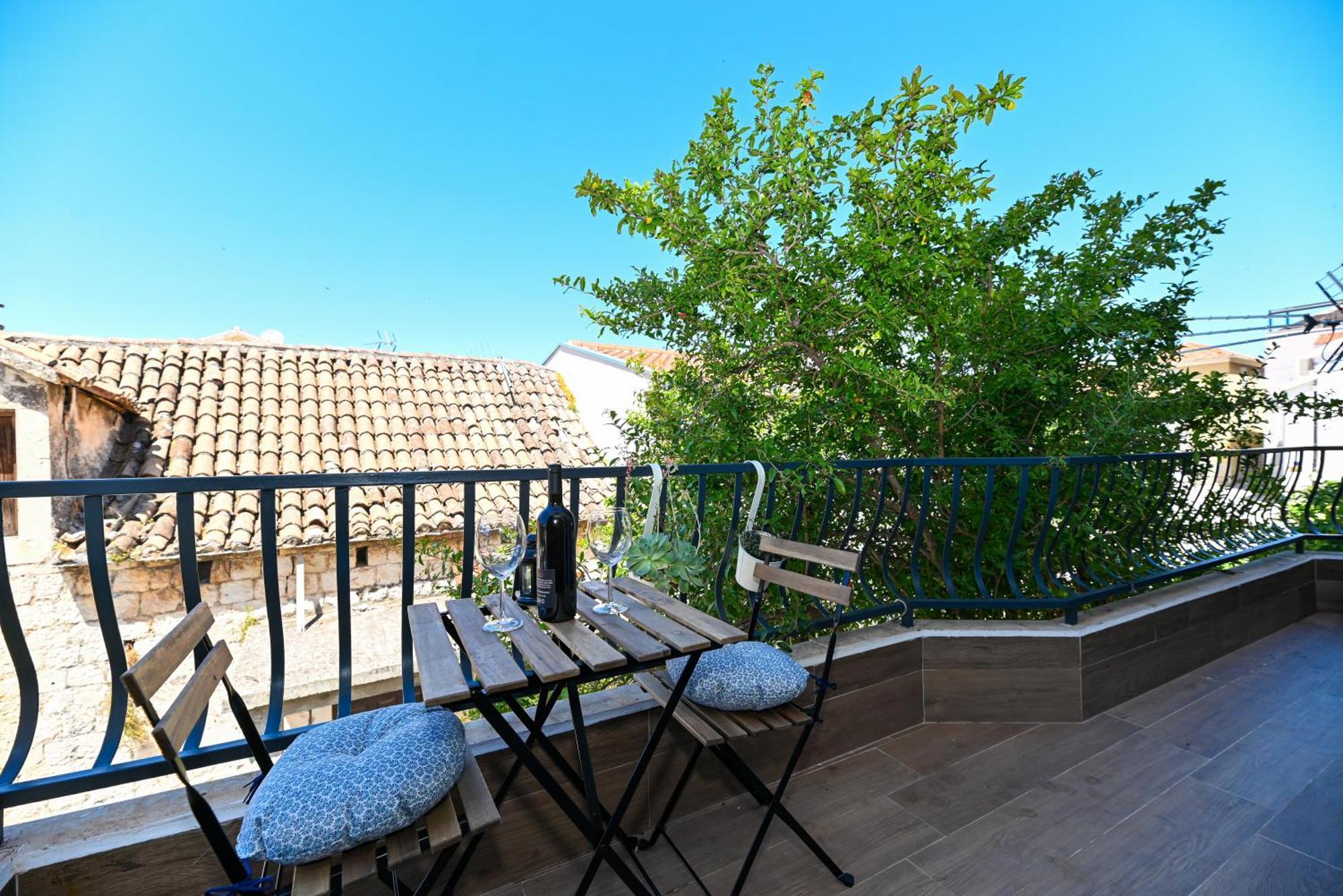 Downtown Apartments Maar Trogir Bagian luar foto